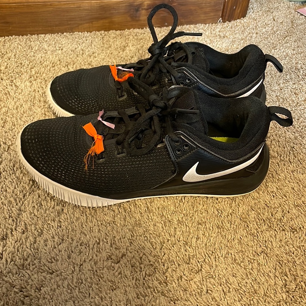 Woman’s nike volleyball shoes